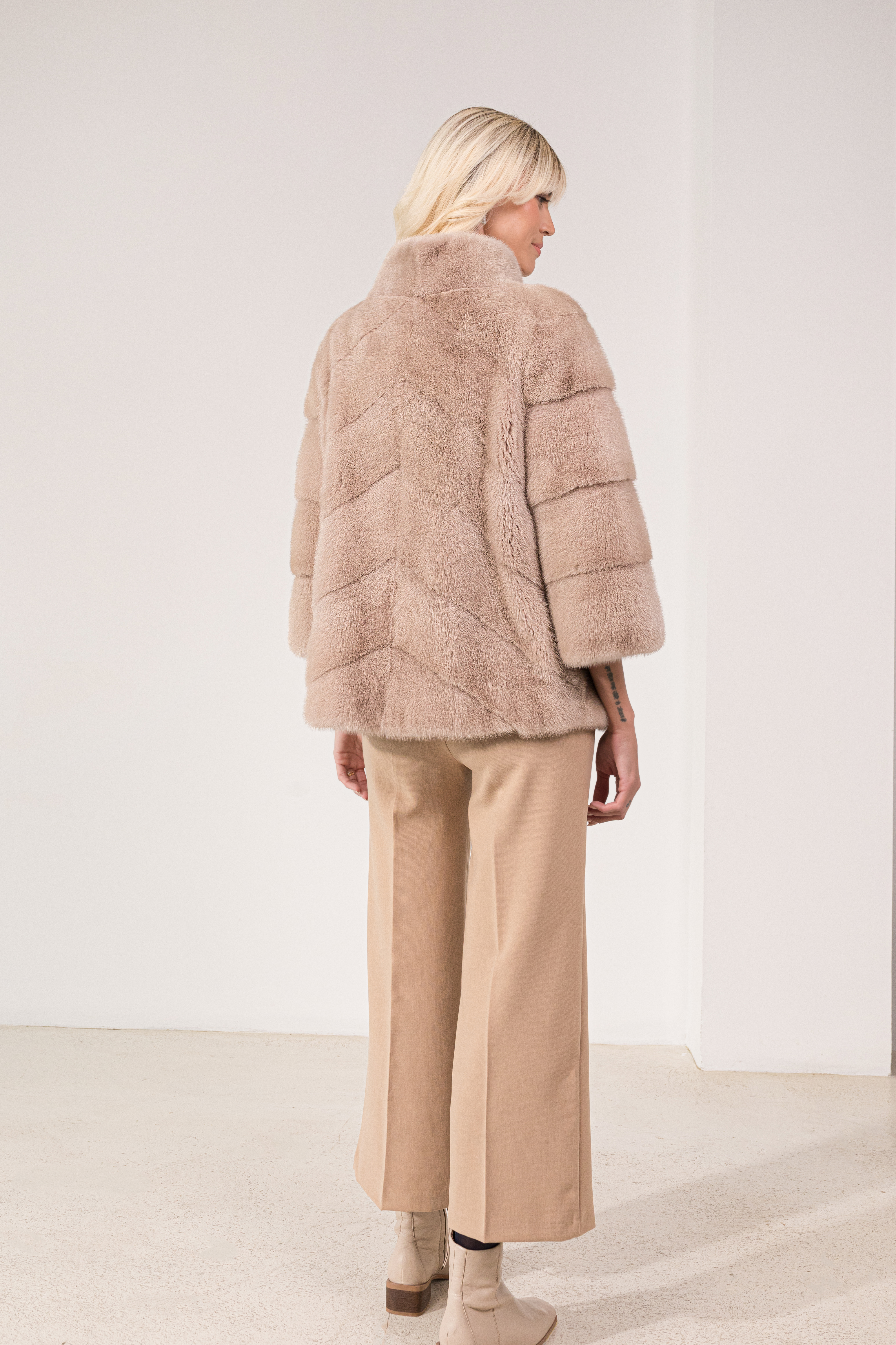 Fur detail and belt