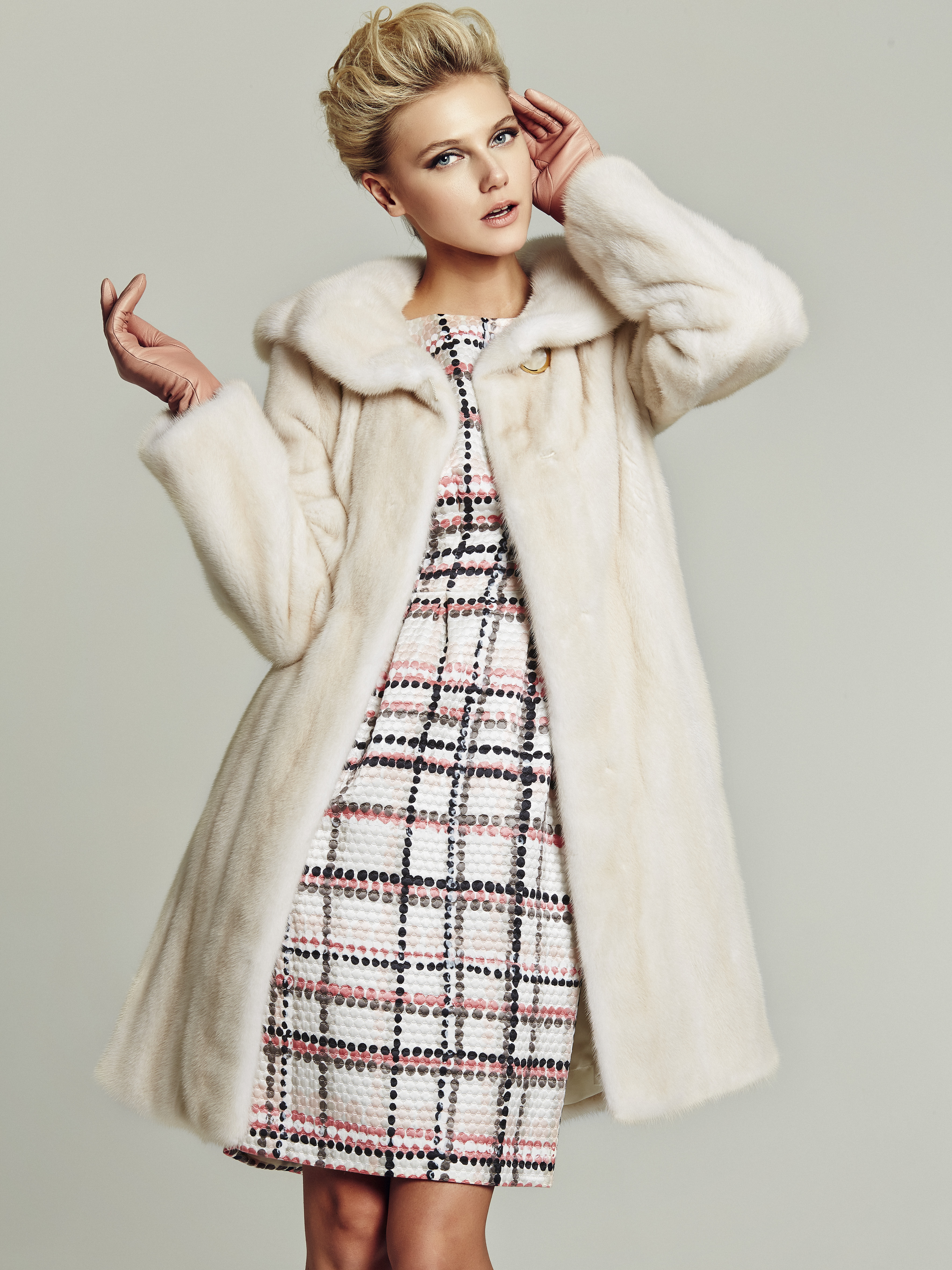 Atelier mannequin with fur
